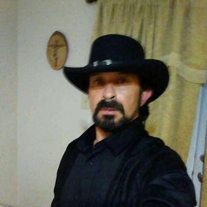 Meet your Posher, Moises